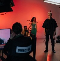 Herci dnes hrají především na sociálních sítích. Divadelní prkna vystřídaly telefony